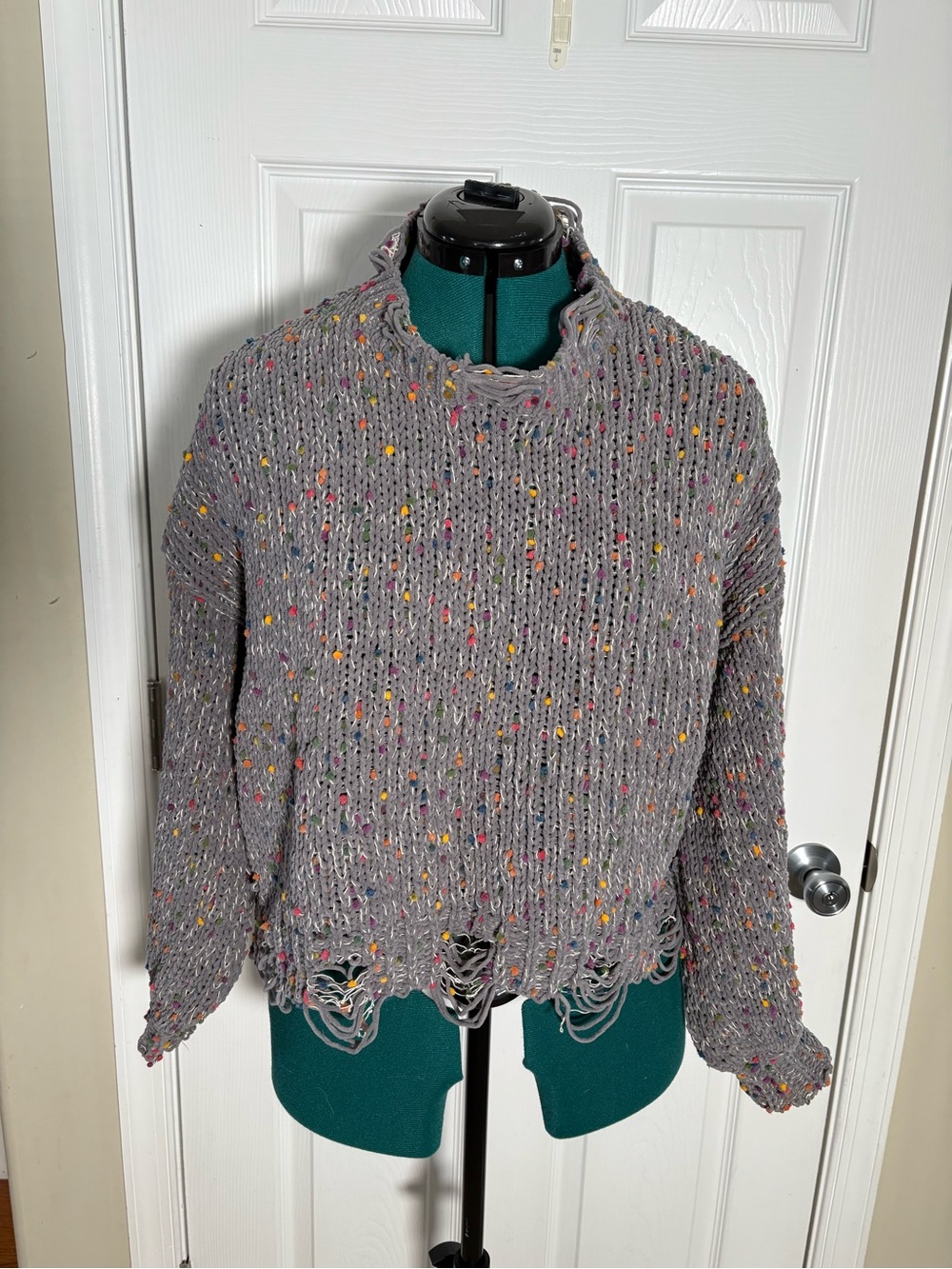POL Grey Confetti Knit Distressed Hem Cropped Pullover Sweater